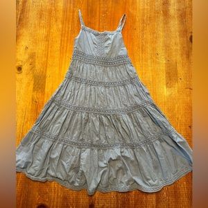 Super cute flowy mid to maxi dress